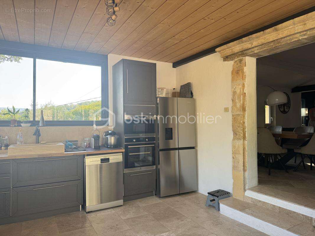 À La Roquebrussanne ( 83136), maison de charme dans un écrin de nature avec panorama exceptionnel, grand terrain et piscine - photo 9