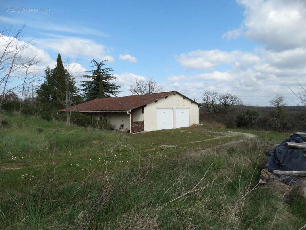 Garage - Maison à LABASTIDE-MURAT