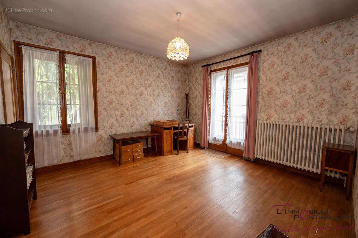 MAISON DE 208 m2 SUR 733 m2- Proche frontière - photo 16