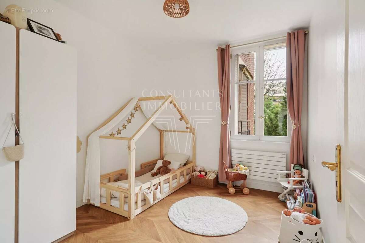 Appartement à NEUILLY-SUR-SEINE