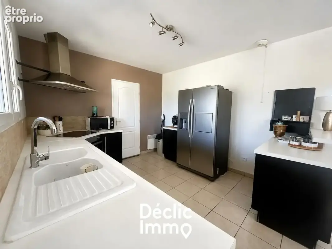 Un véritable cocon avec piscine et jardin paysager - photo 11