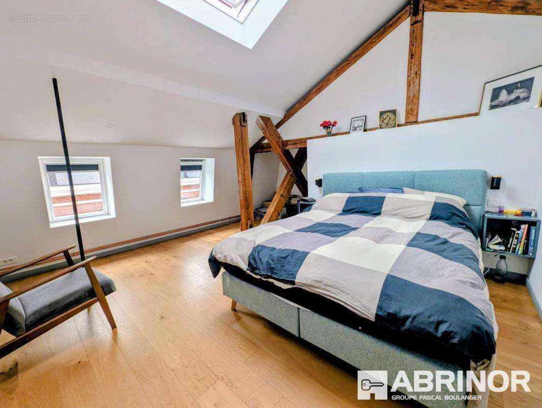 Grande maison de caractere 5 chambres+bureau - photo 12
