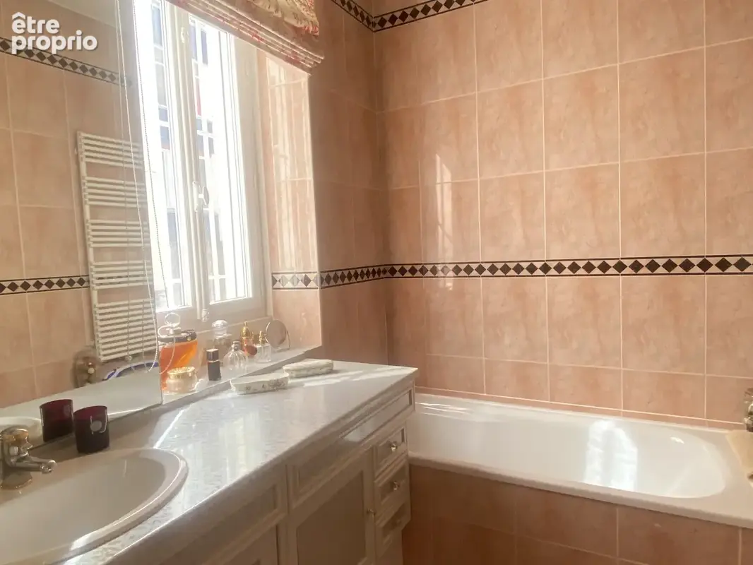 Centre ville -  bel appartement t5 - photo 8