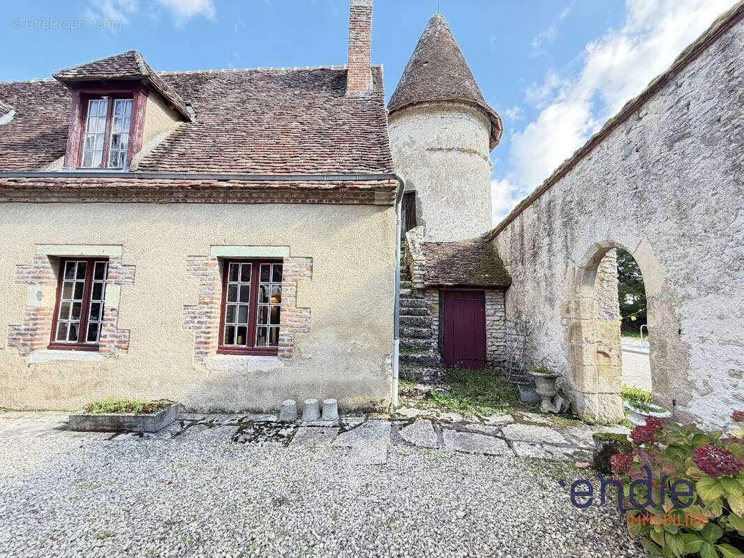 Maison à LE VEURDRE