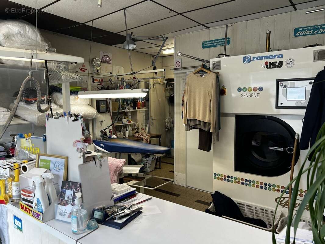 Commerce à SERRES-CASTET