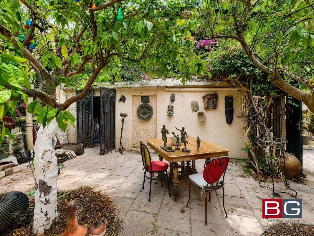 Villa spacieuse à Antibes Centre avec jardin et cheminée - photo 12