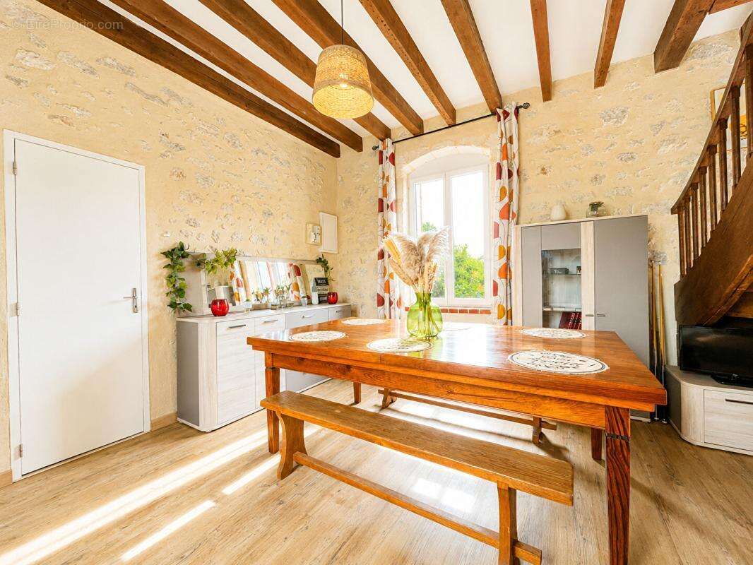 Maison à LUCAY-LE-MALE