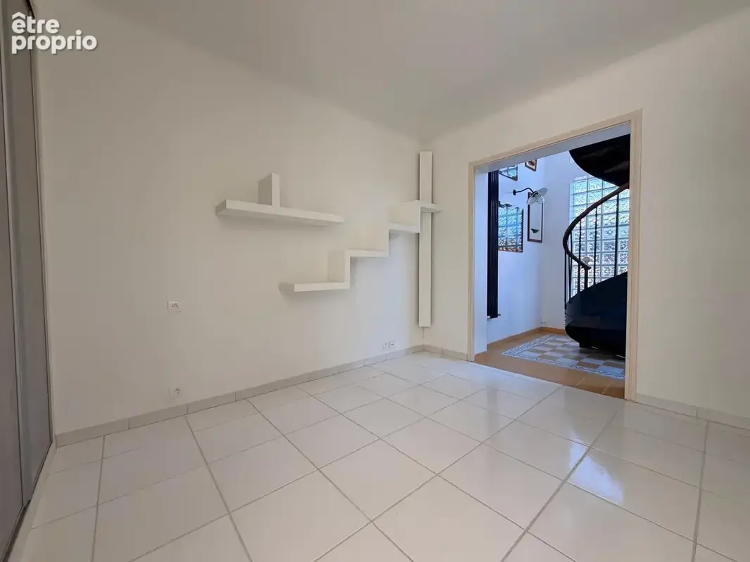 Pérols   villa  atypique t5 de 169m2 au sol avec piscine, jardin et garage - photo 14