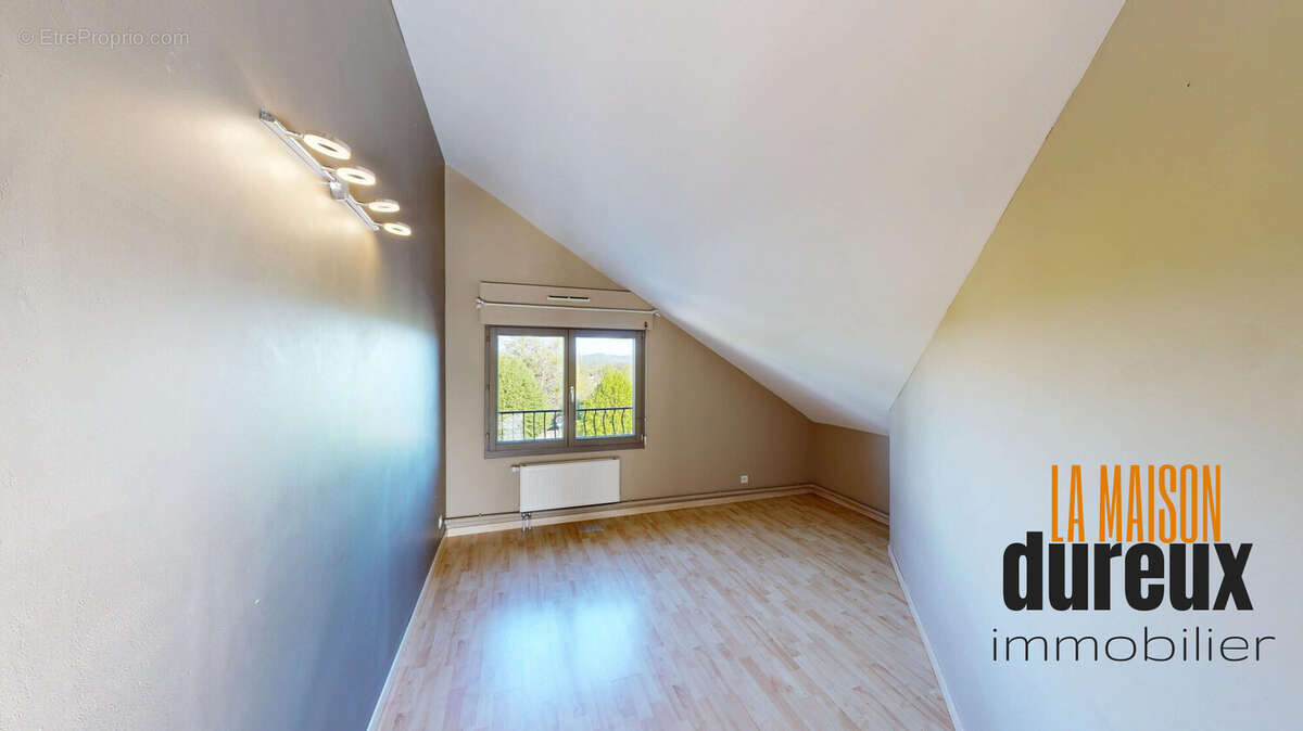 Appartement à SERRE-LES-SAPINS