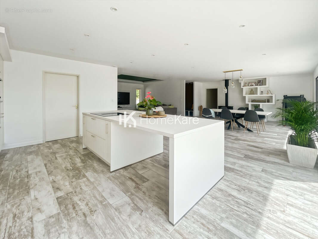 Maison à LA BASTIDE-DE-LORDAT