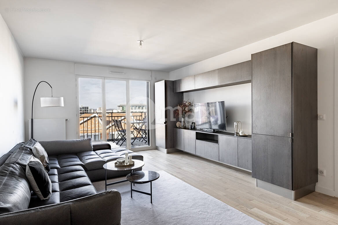 Appartement à COURBEVOIE