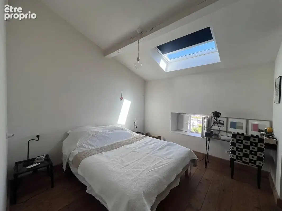 Coup de cur :Appartement en dernier étage d'une maison de maître, vue dégagée, jardin & dépendance - photo 4