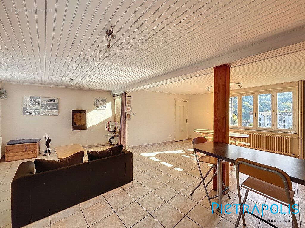 Maison à SAIL-SOUS-COUZAN