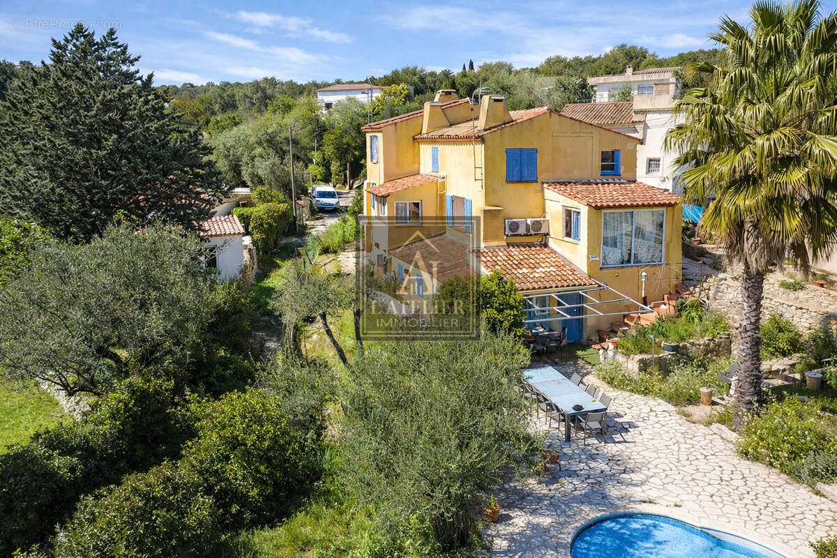 Maison de caractère avec 2 studios, piscine, sous sol et abris voiture sur une parcelle de 1250 m2 - photo 3