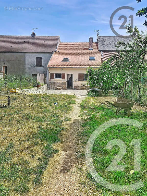Maison 97 m² à Saint-Cyr-Les-Colons  - photo 10