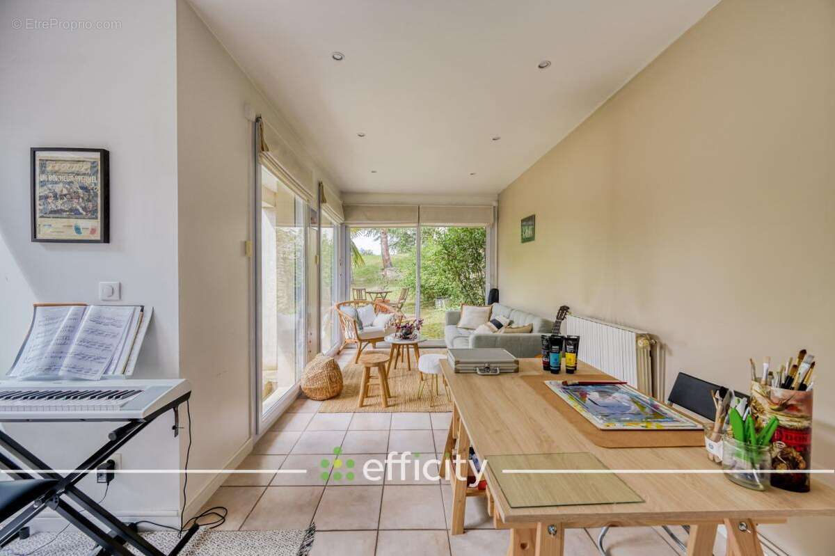 Maison à NEAUPHLE-LE-CHATEAU