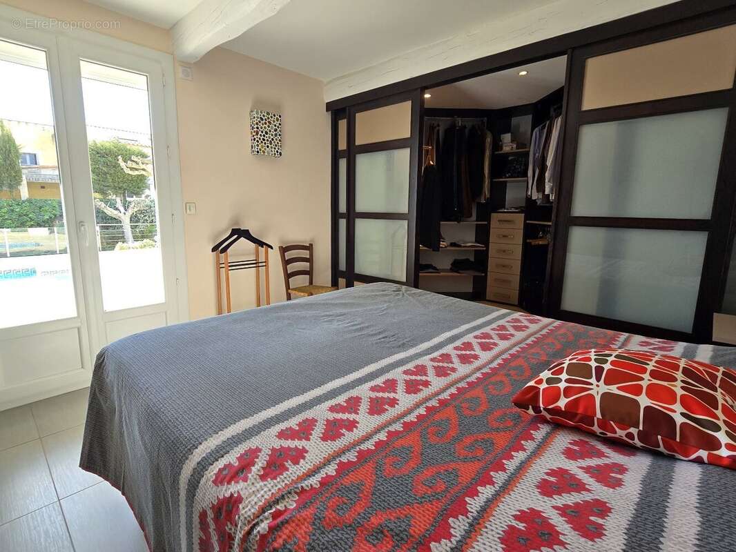 Maison 8 pièces  238 m²  Terrain 2 000 m²  Quartier résidentiel - photo 6