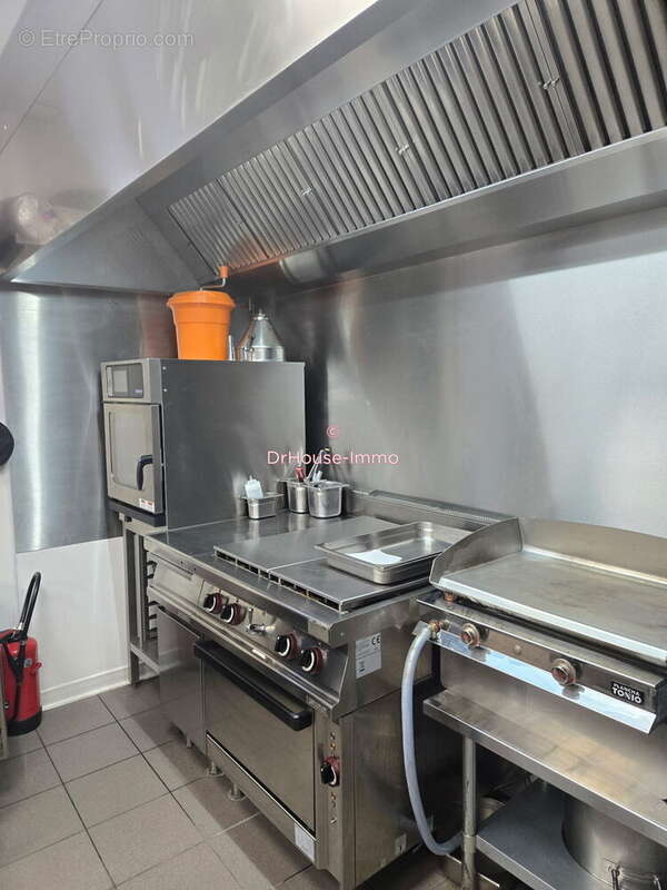 Commerce à MEXIMIEUX