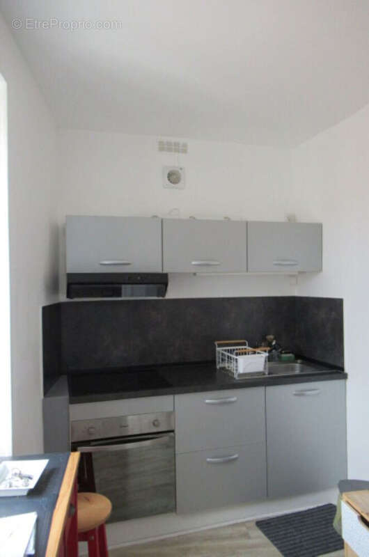 Proche marche t2 dernier etage - photo 3