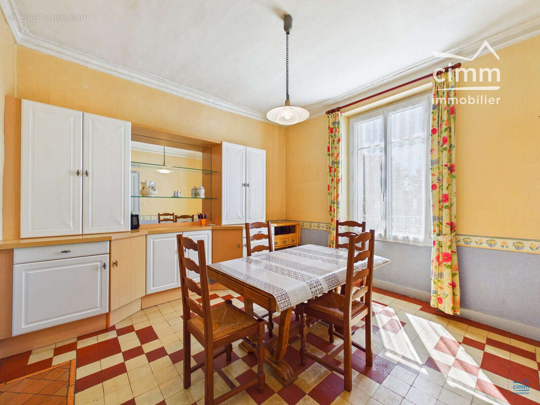 Maison 181 m² à Vernantes  - photo 5