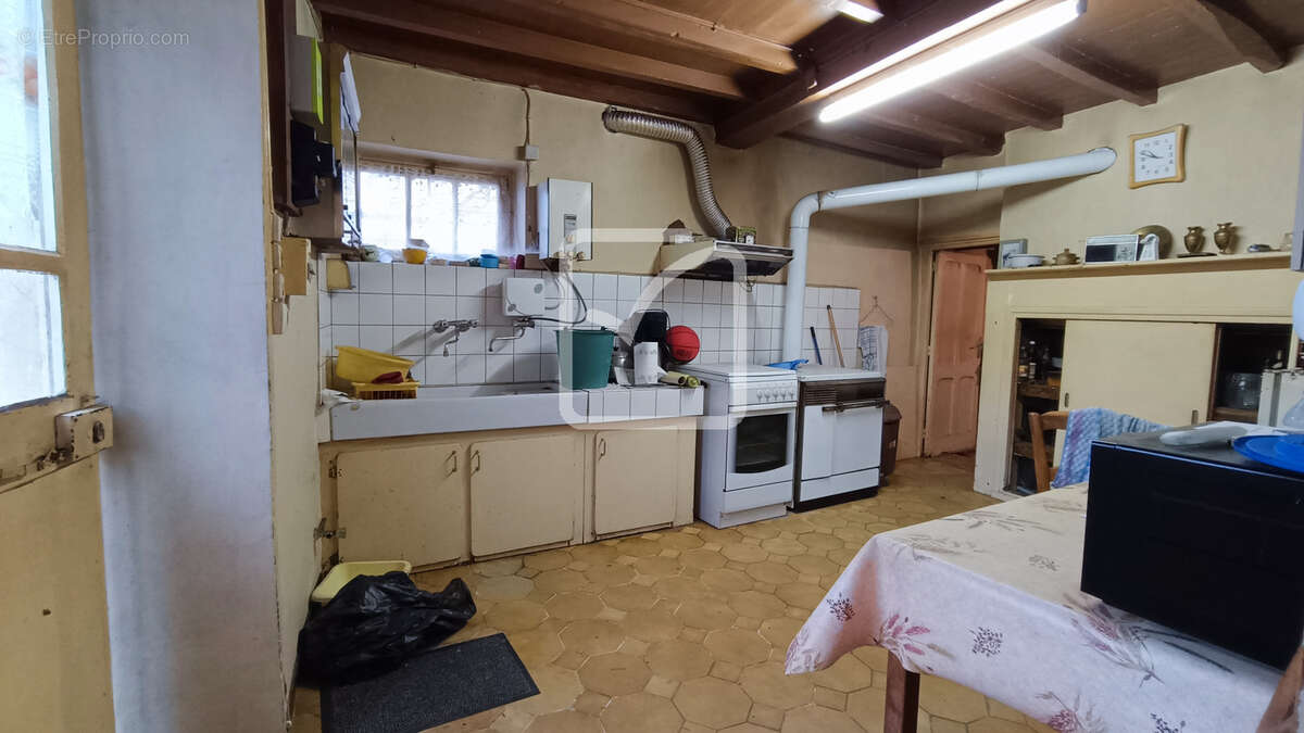 Petite maison à fort potentiel. - photo 5