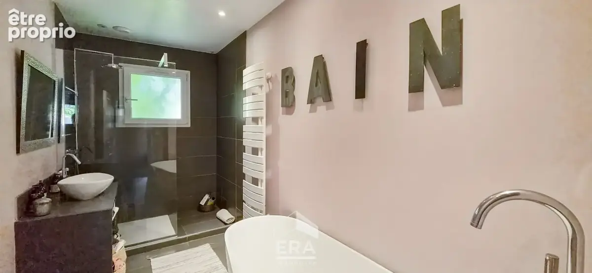 EYSINES CENTRE - Maison plain-pied 130m² sur 600m² de parcelle en 2e ligne - Calme - photo 9