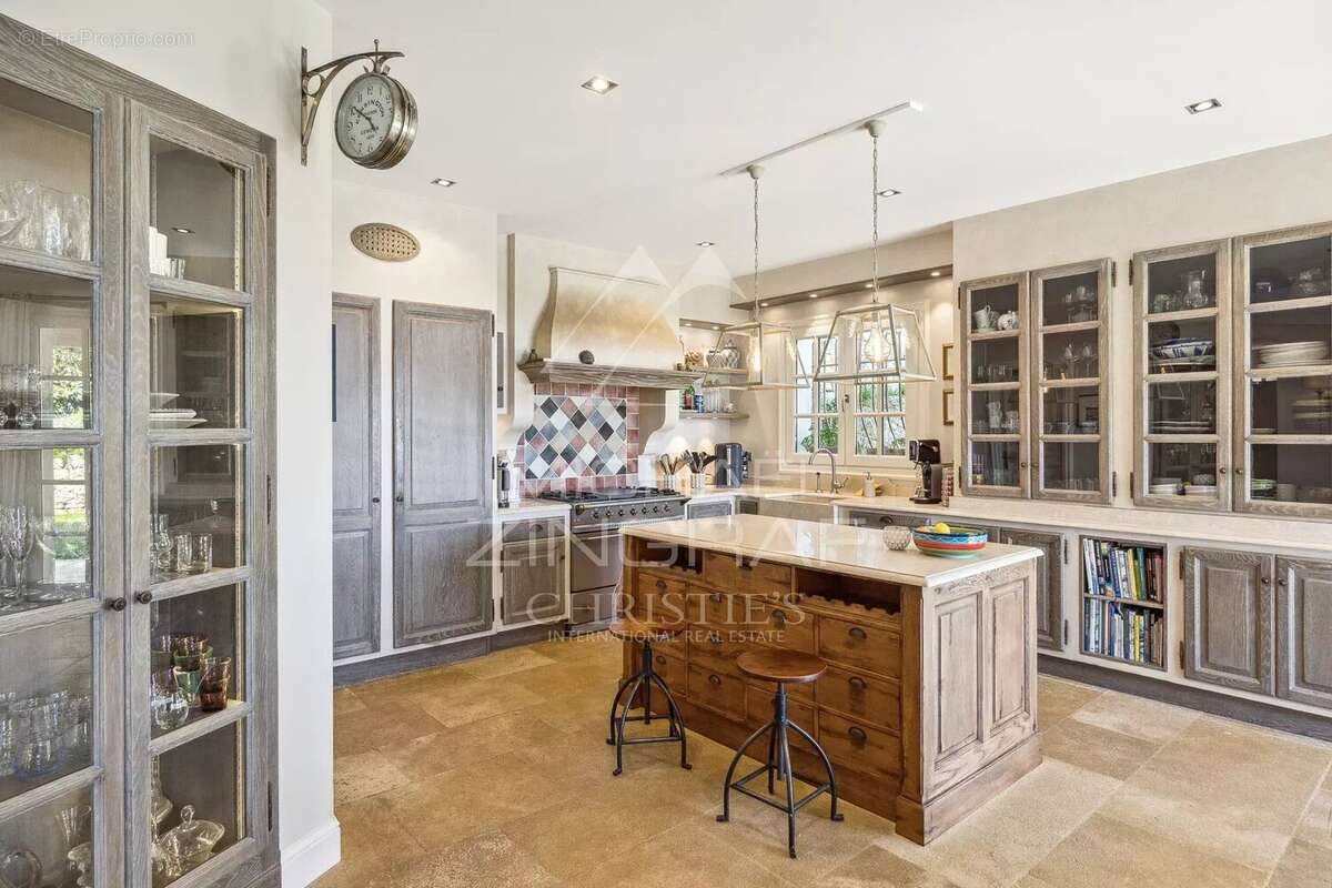 Maison à CHATEAUNEUF-GRASSE