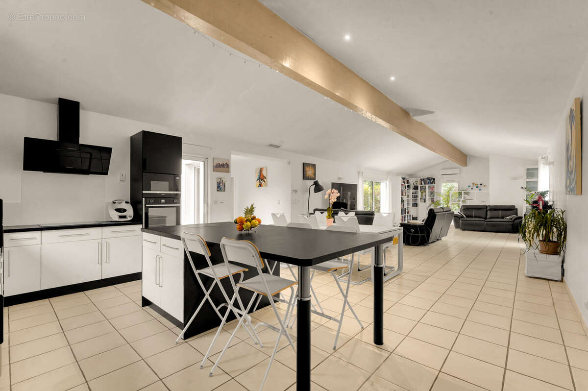 Maison à BRUGUIERES