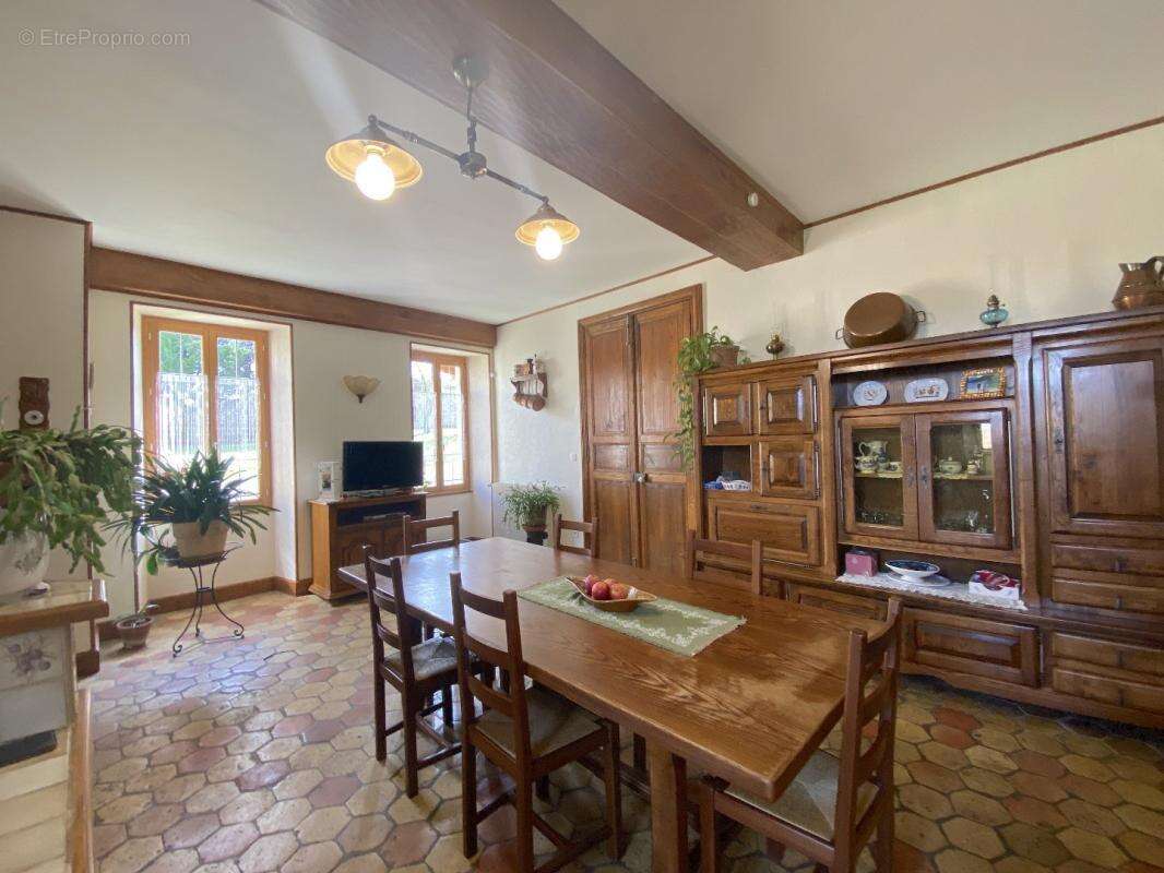 Maison à VILLEBOIS-LAVALETTE