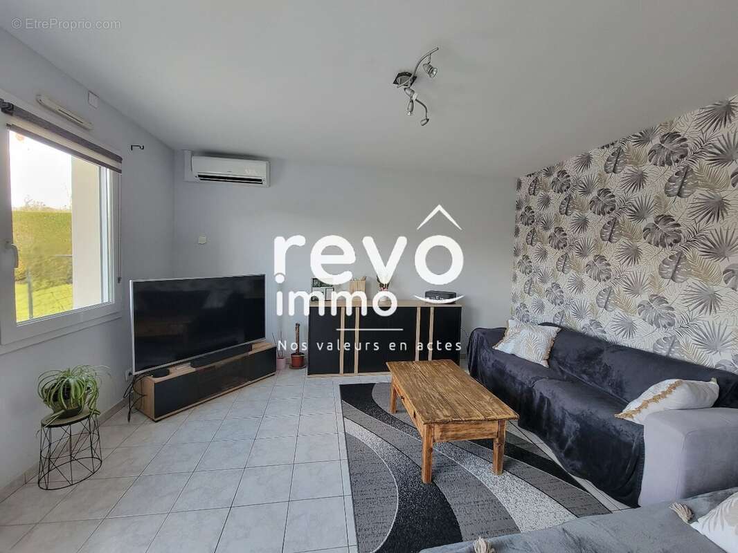 Maison à SAINT-PIERRE-MONTLIMART