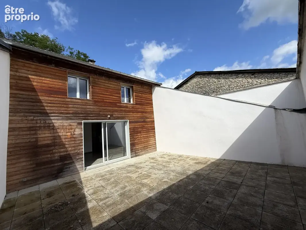 Appartement à NEUVILLE-SUR-AIN