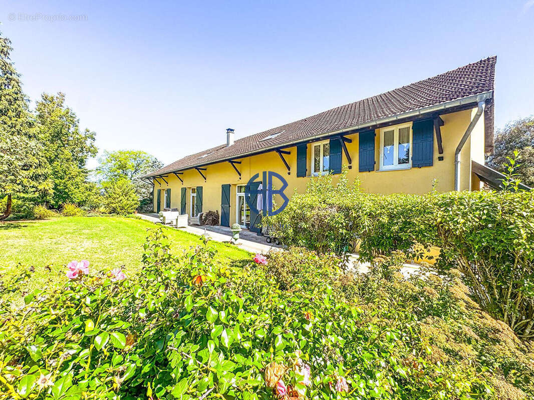 Maison à LA TOUR-DU-PIN