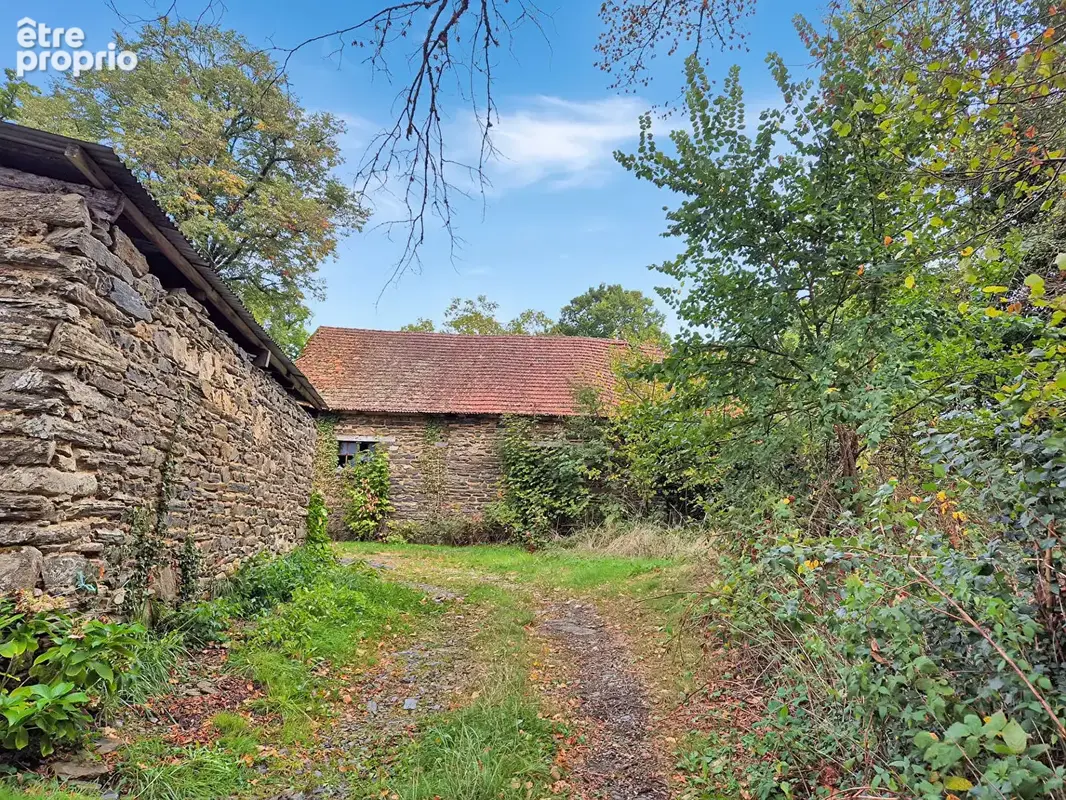 CORRÈZE. Près d'UZERCHE.  Grange en pierre avec un jardin de 1 395 m² et un terrain boisé à proximité immédiate de 10 340 m². - photo 11