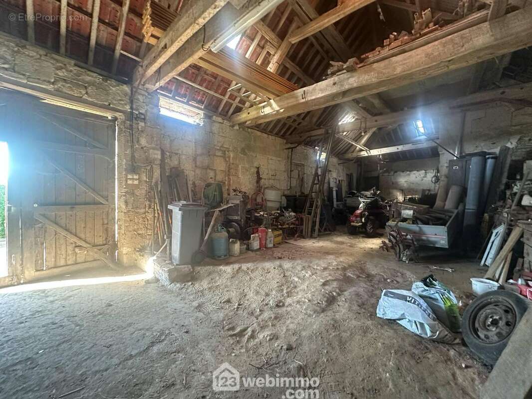 Vous apprécierez le potentiel - Maison à MONTCHALONS