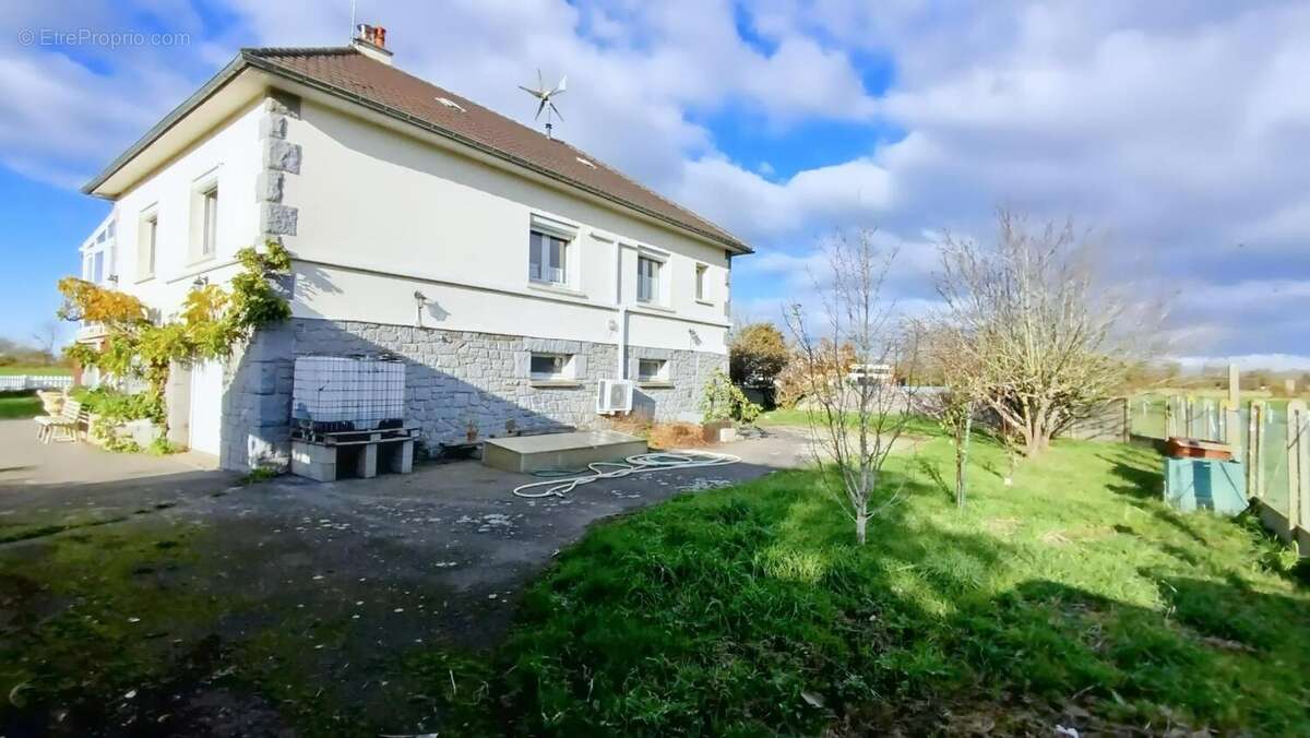 Photo 2 - Maison à SAINT-MARC-LE-BLANC