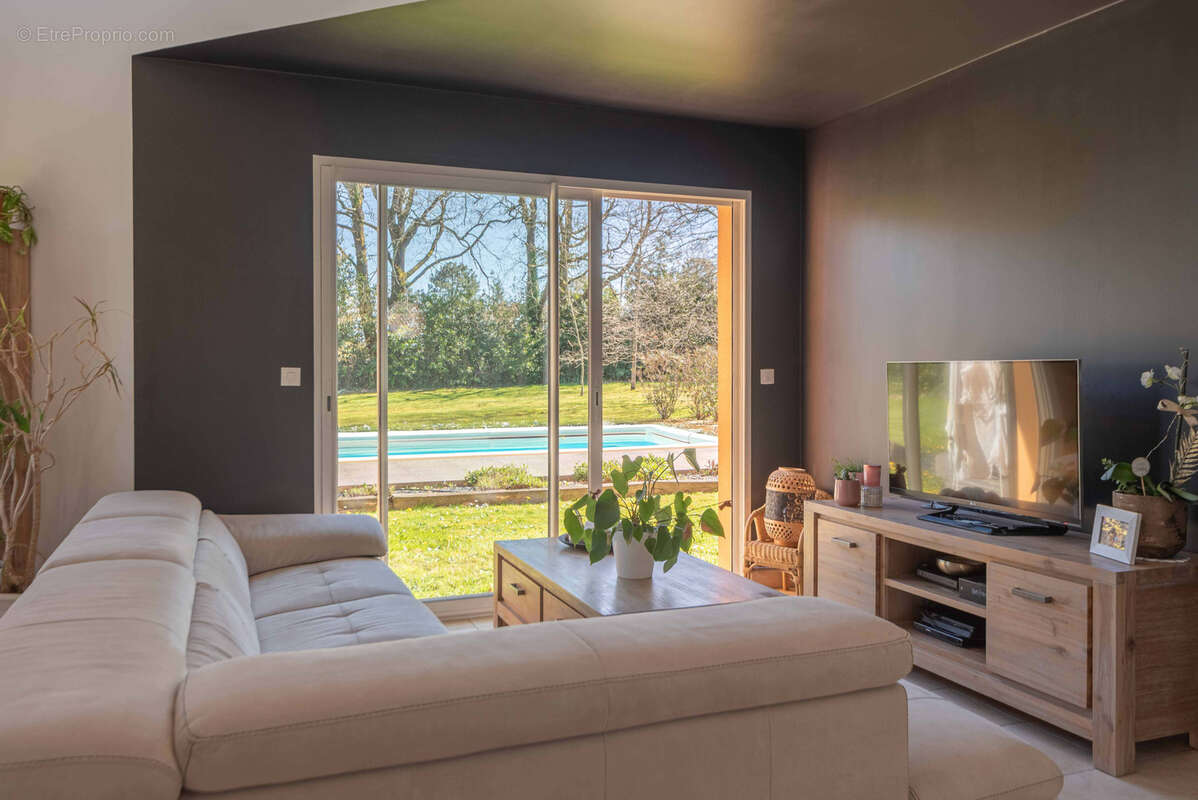 Maison à CAMBLANES-ET-MEYNAC