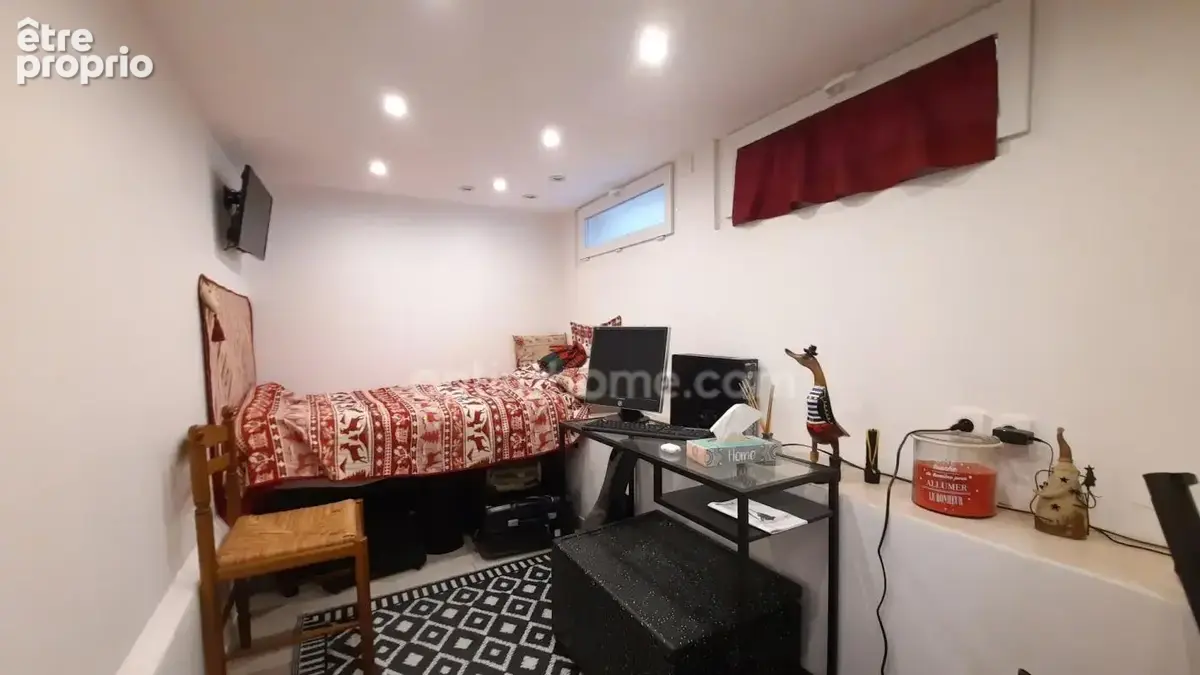 MARTIGUES (13) : à vendre Maison 4 chambres, 1 bureau, 2 appartements T3 et T4, garage sur terrain 859m² - photo 8