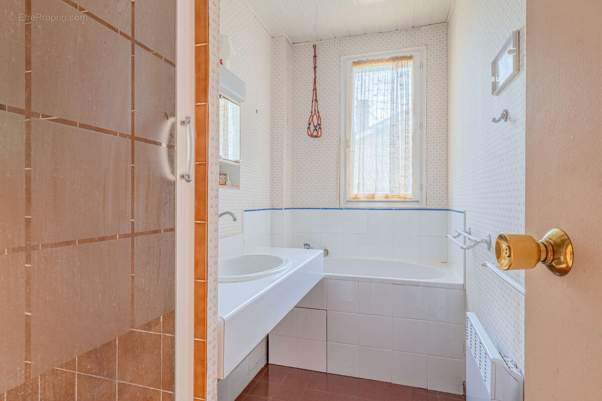 Maison à LA TOUR-DE-SALVAGNY