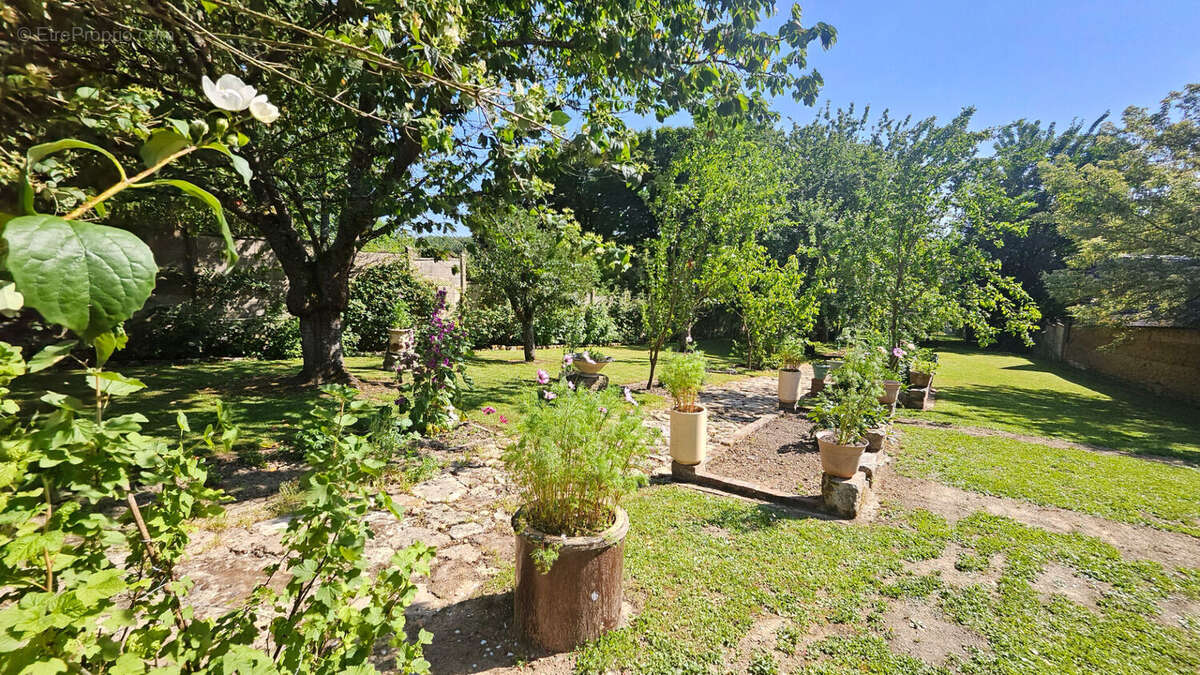 Maison à MILLY-SUR-THERAIN