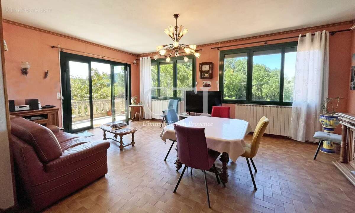 Maison à VAISON-LA-ROMAINE