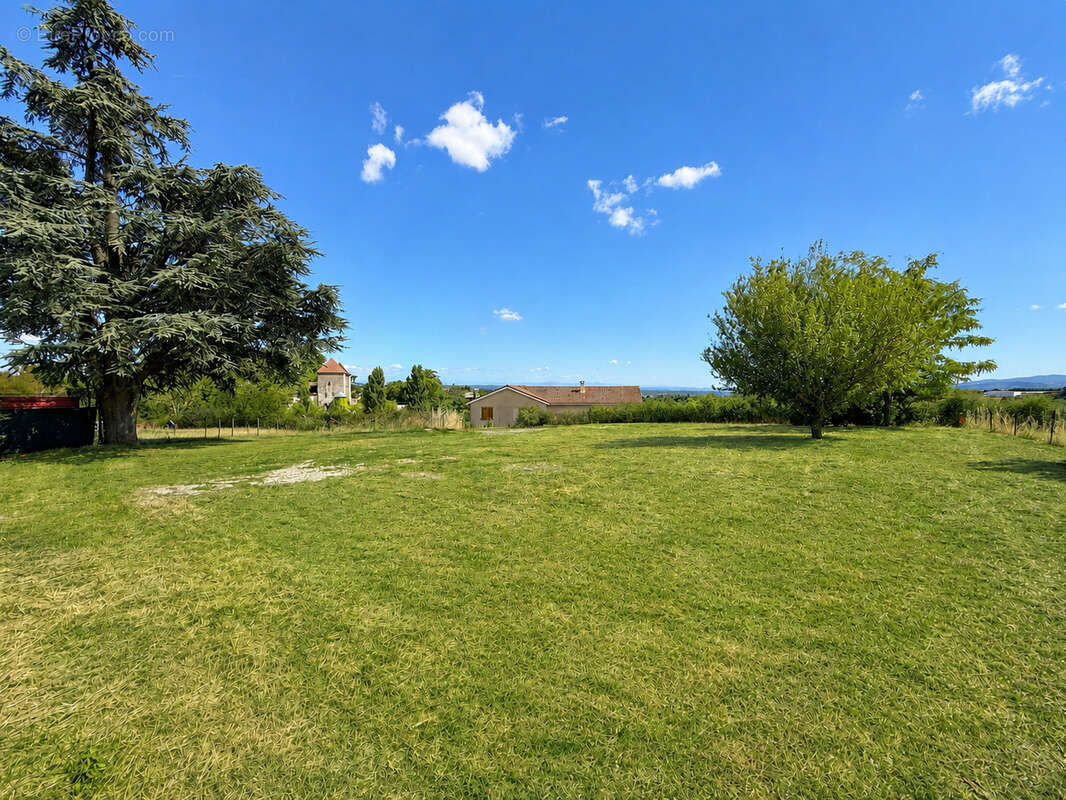 Maison en pierres 95 m2 habitables sur 1000 m2 de terrain avec dépendances - Secteur privilégié de CONDRIEU - photo 14
