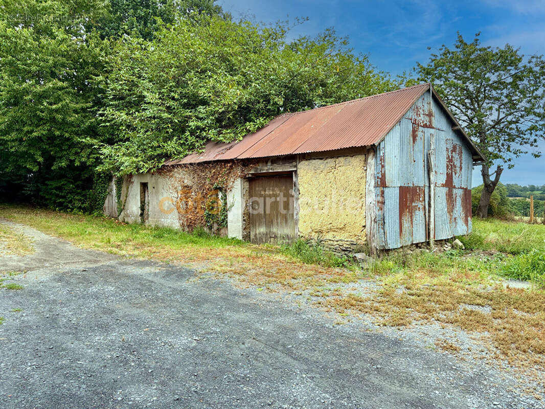 Maison avec dépendances sans aucun vis-à-vis à la campagne - LE LOREY - photo 5