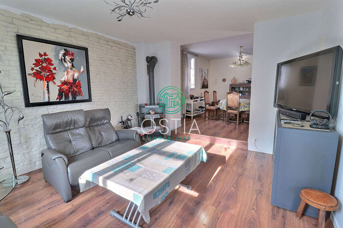 Maison à SAINT-MARTIN-LA-PLAINE