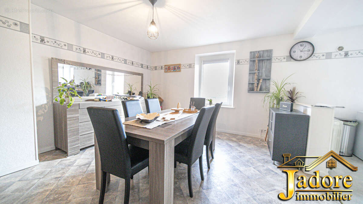 Appartement à ETIVAL-CLAIREFONTAINE