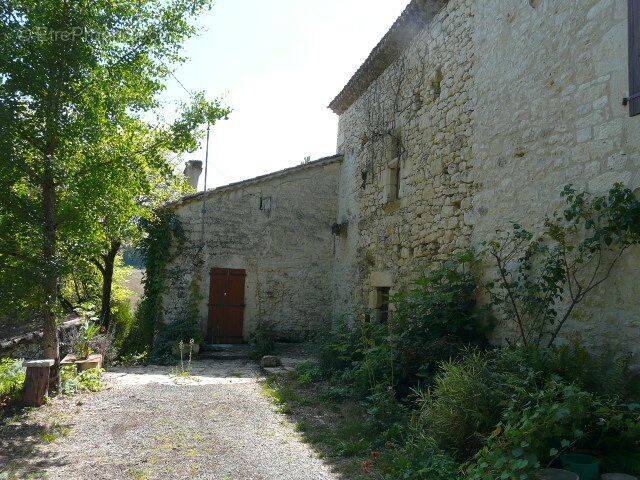 Maison à CASTELNAU-MONTRATIER
