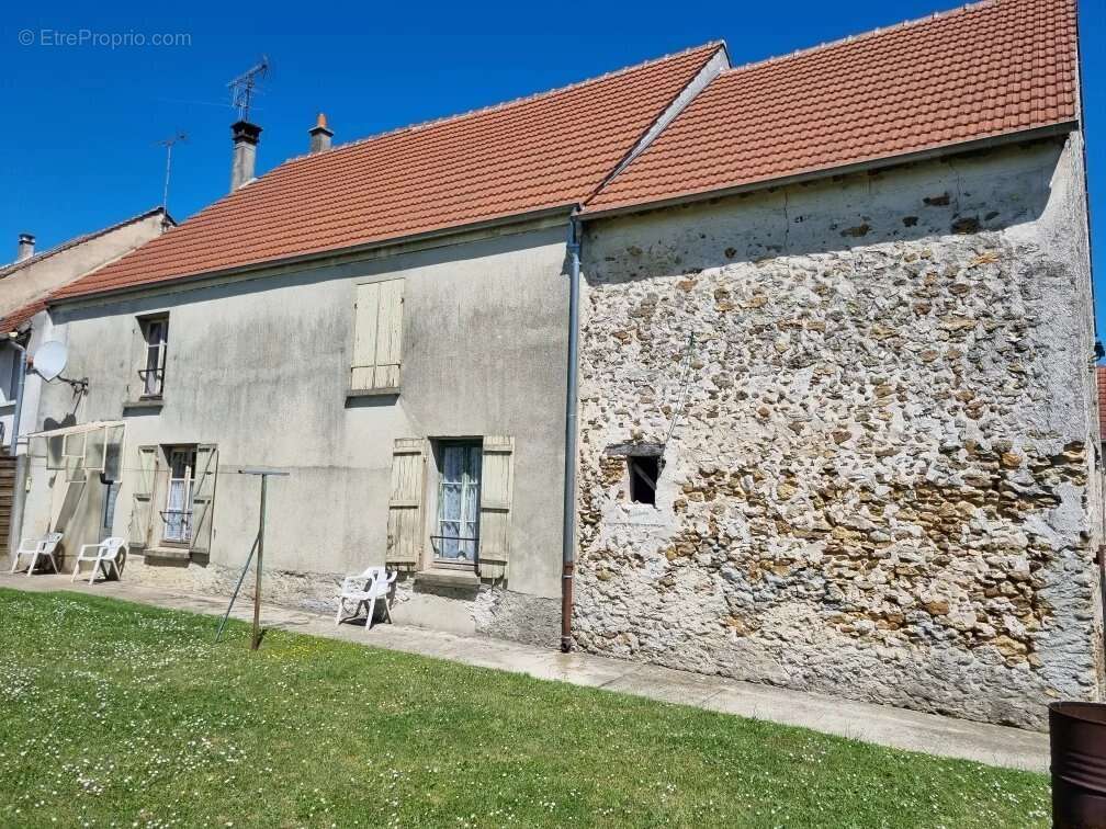 Maison à CRECY-LA-CHAPELLE