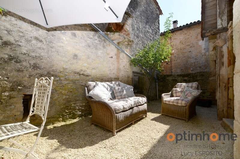 Maison à NANTEUIL-EN-VALLEE