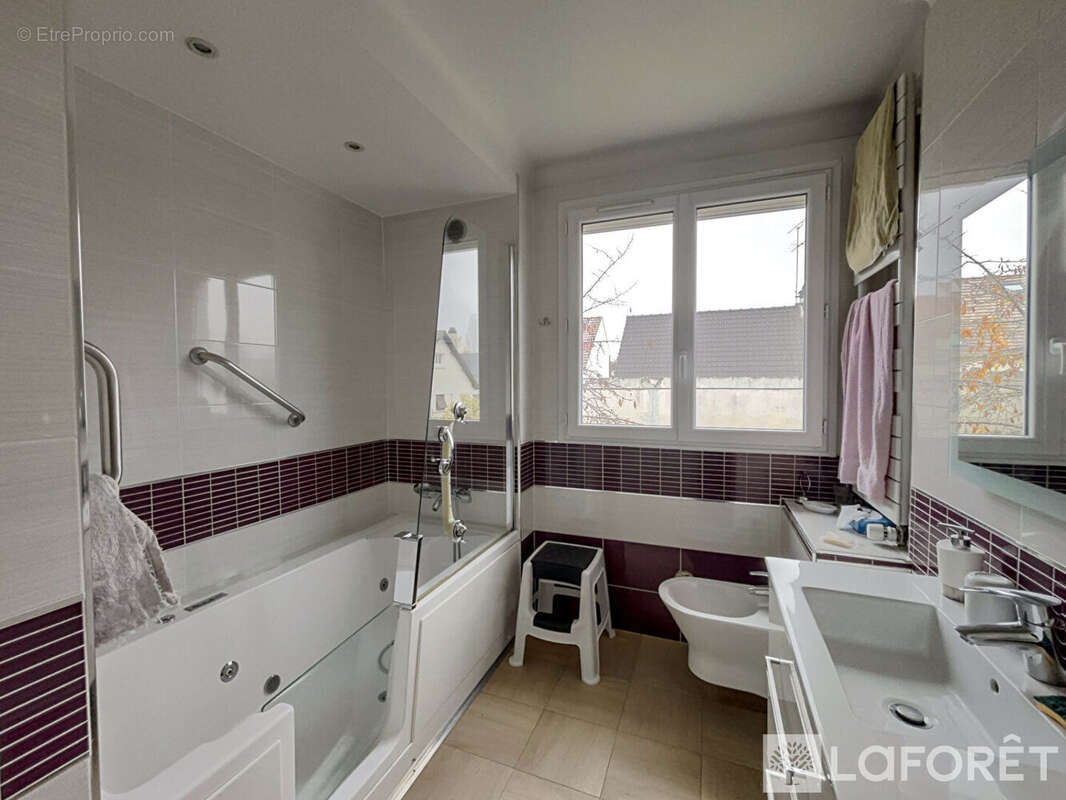 Maison à BURES-SUR-YVETTE