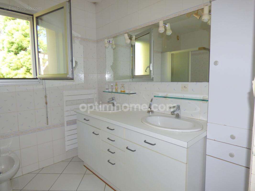 Maison 4 chambres, sous-sol et magnifique jardin - photo 7