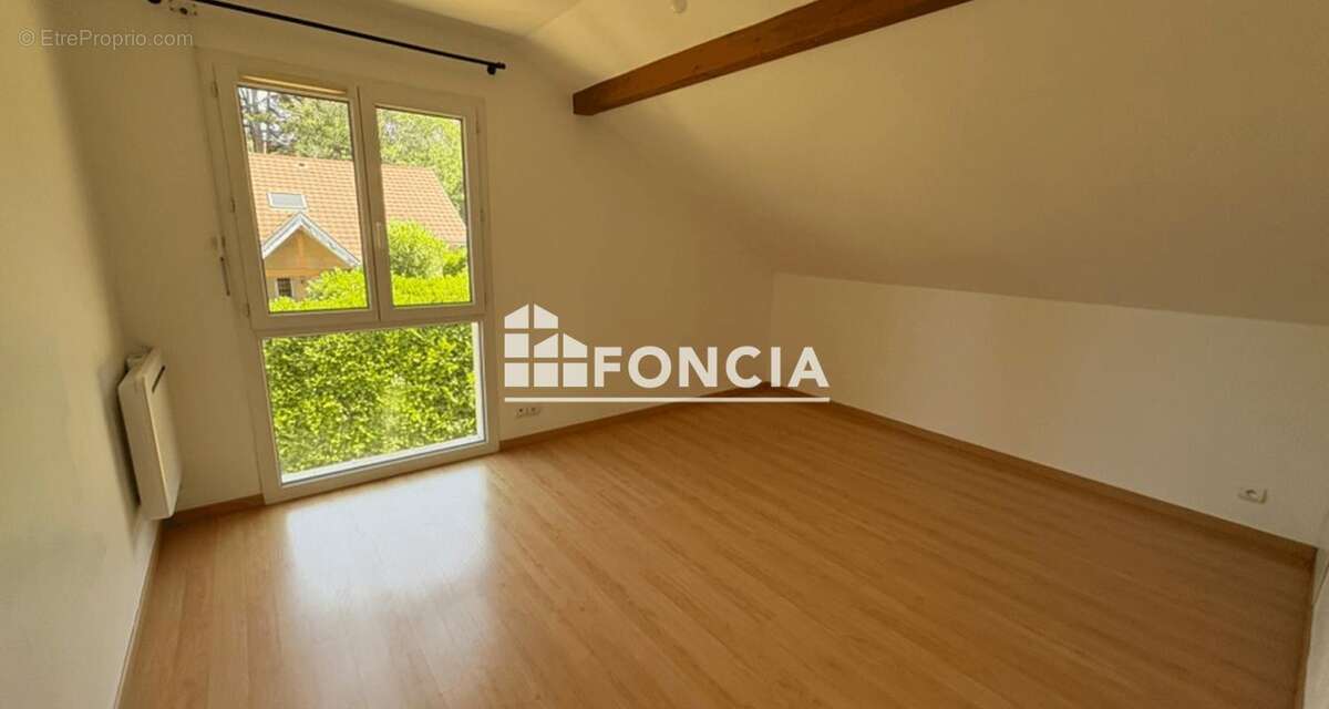 Étrembières – Villa mitoyenne 5 chambres avec jardin de 308 m², garage et abri voiture, à proximité de la douane de Veyrier - photo 11